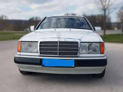 Gebraucht Mercedes 230 132 PS (97 kW) 1989 Weiß Coupé