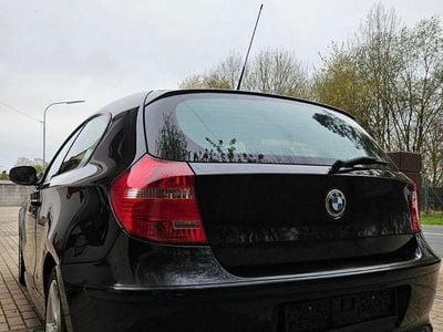 Gebraucht BMW 116 122 PS (89 kW) 2010 Schwarz Kleinwagen