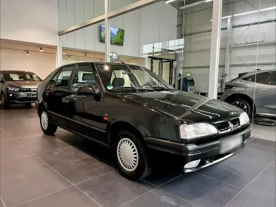 Gebraucht Renault R9 73 PS (53 kW) 1993 Schwarz Limousine