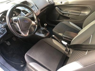 Gebraucht Ford Fiesta Celebration 60 PS (44 kW) 2016 Weiß Kleinwagen