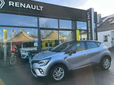 Gebraucht Renault Captur Intens 158 PS (116 kW) 2022 Grey kqa + black gne SUV