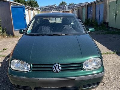 Grün Gebraucht 2000 VW Golf IV Kleinwagen | 1.600 € (Fairer Preis)
