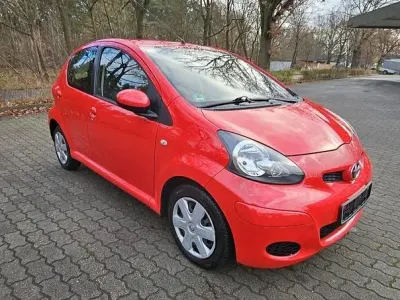 Używany Toyota Aygo City 68 KM (50 kW) 2009 Czerwony Hatchback