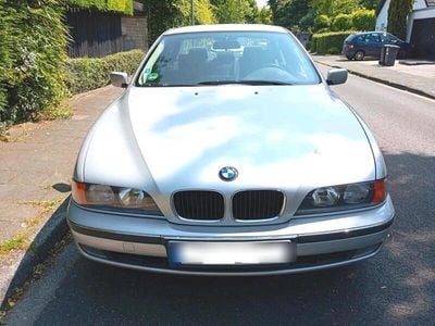 BMW 523