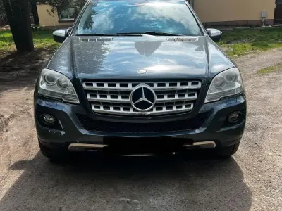 Gebraucht Mercedes ML350 231 PS (169 kW) 2010 Grau SUV