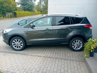 Gebraucht Ford Kuga Titanium 182 PS (133 kW) 2016 Grau SUV