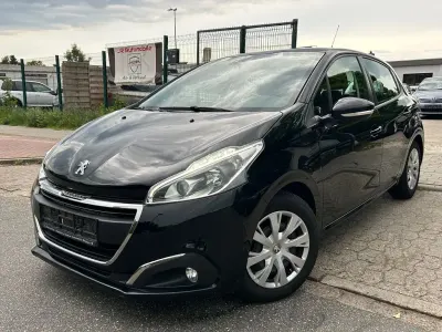 Gebraucht Peugeot 208 Allure 83 PS (61 kW) 2018 Schwarz Kleinwagen