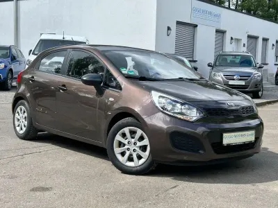 Gebraucht Kia Rio Attract 86 PS (63 kW) 2013 Braun Kleinwagen