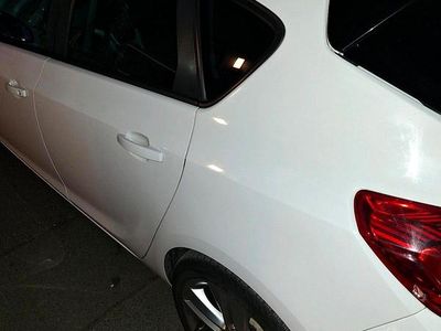 Usata Opel Astra 140 CV (102 kW) 2013 Bianco Utilitaria