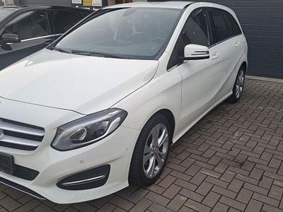 Gebraucht Mercedes B180 122 PS (89 kW) 2017 Weiß Van / Kleinbus