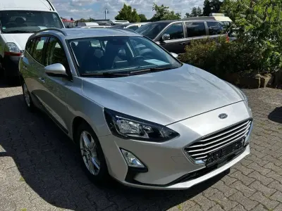 Gebraucht Ford Focus Cool & Connect 120 PS (88 kW) 2020 Silber Kombi