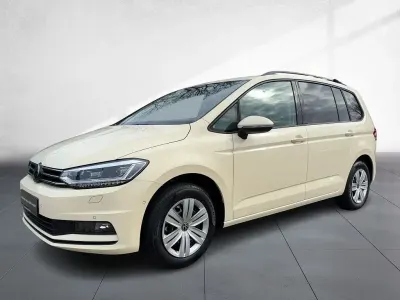 Gebraucht VW Touran Trendline 150 PS (110 kW) 2025 Beige Van / Kleinbus