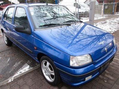 Second-hand Renault Clio 54 CP (39 kW) 1996 Albastru Hatchback
