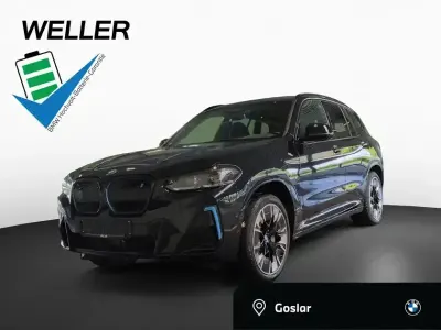 Gebraucht BMW iX3 M Sport 210 kW (286 PS) 2023 Carbonschwarz (schwarz) SUV