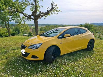 Second-hand Opel Astra GTC 180 CP (132 kW) 2013 Galben Berlinǎ