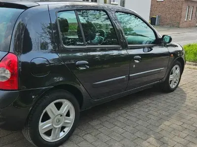 Usata Renault Clio II Extreme 75 CV (55 kW) 2003 Nero Berlina