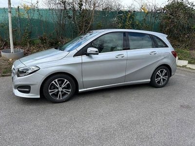 Gebraucht Mercedes B200 156 PS (114 kW) 2018 Silber Van / Kleinbus