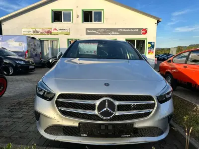 Gebraucht Mercedes B180 136 PS (100 kW) 2020 Iridiumsilber  metalliclack Kleinwagen