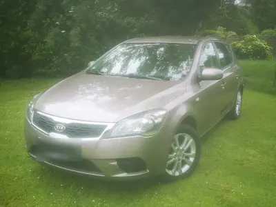 Gebraucht Kia Ceed 90 PS (66 kW) 2010 Braun Kleinwagen