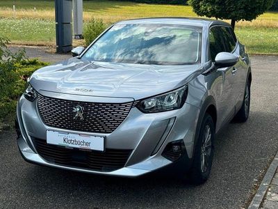 Gebraucht Peugeot e-2008 Active 100 kW (136 PS) 2021 Silber SUV