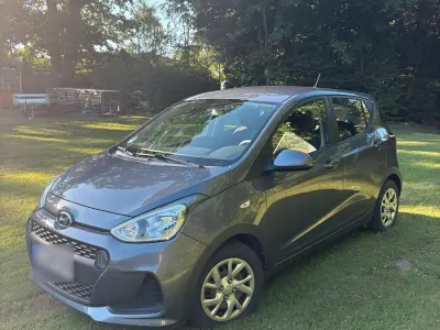 Gebraucht Hyundai i10 Trend 87 PS (63 kW) 2017 Grau Kleinwagen