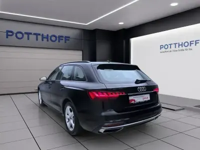 Gebraucht Audi A4 Advanced 190 PS (139 kW) 2022 Mythosschwarz metallic Kombi