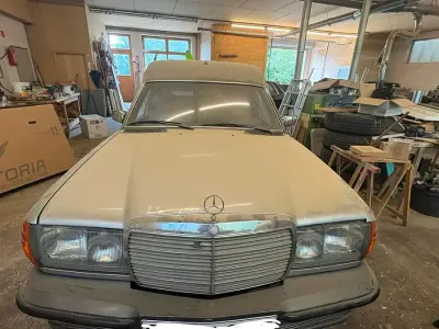 Gebraucht Mercedes 230 109 PS (80 kW) 1983 Silber Limousine