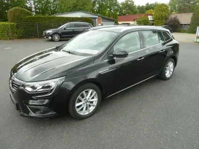 Używany Renault Mégane Intens 132 KM (97 kW) 2016 Czarny Sedan/Limuzyna