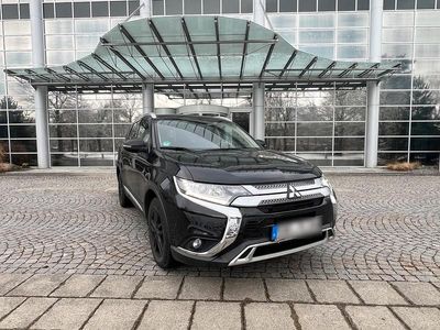 Gebraucht Mitsubishi Outlander Diamant Edition 150 PS (110 kW) 2018 Schwarz SUV