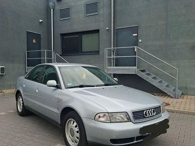 Używany Audi A4 125 KM (91 kW) 1997 Żółty Sedan/Limuzyna