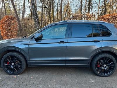 Grau Gebraucht 2018 VW Tiguan Highline SUV | 29.999 € (Teuer)