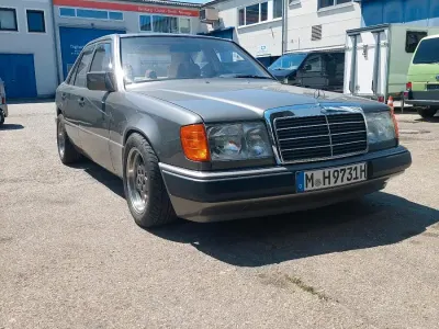 Gebraucht Mercedes E200 75 PS (55 kW) 1991 Grau Limousine