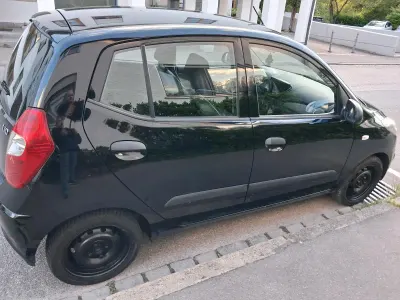 Gebraucht Hyundai i10 69 PS (50 kW) 2011 Schwarz Kleinwagen