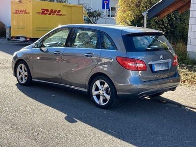 Grau Gebraucht 2013 Mercedes B200 Van / Kleinbus | 10.500 € (Fairer Preis)