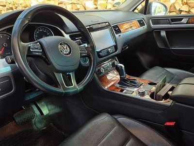 Second-hand VW Touareg Individual 239 CP (175 kW) 2010 Negru SUV