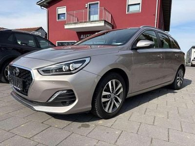Gebraucht Hyundai i30 Premium 140 PS (102 kW) 2019 White sand Kombi