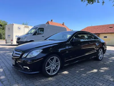 Gebraucht Mercedes E220 AMG line 170 PS (125 kW) 2010 Schwarz Coupé