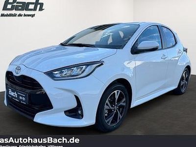 Neu Toyota Yaris Hybrid 116 PS (85 kW) 2025 Weiß Limousine
