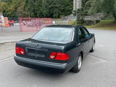 Mercedes E200