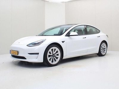 Begagnad Tesla Model 3 Long Range AWD 258 kW (351 HK) 2020 Vit Sedan