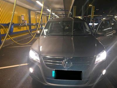 Braun Gebraucht 2009 VW Tiguan SUV | 5.500 € (Etwas zu teuer)