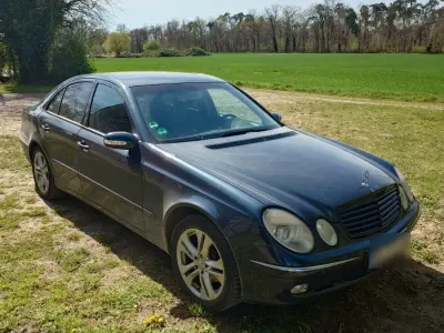 Gebraucht Mercedes E220 Classic 150 PS (110 kW) 2003 Blau Limousine