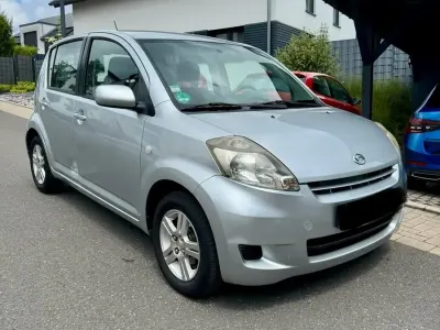 Gebraucht Daihatsu Sirion 90 PS (66 kW) 2009 Silber Kleinwagen