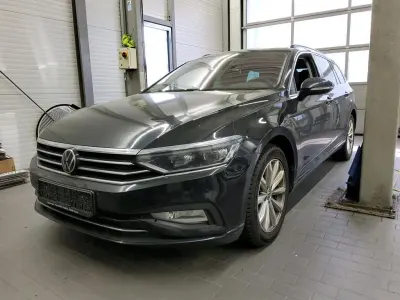 Gebraucht VW Passat IQ Drive 122 PS (89 kW) 2022 Schwarz Kombi