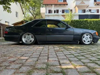 Gebraucht Mercedes E300 180 PS (132 kW) 1989 Schwarz Coupé