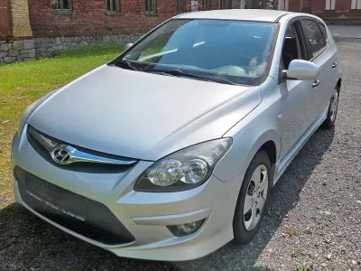 Gebraucht Hyundai i30 116 PS (85 kW) 2011 Silber Limousine