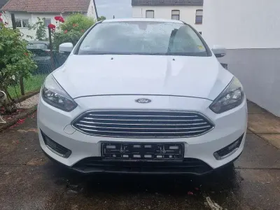 Gebraucht Ford Focus Trend 120 PS (88 kW) 2016 Weiß Limousine