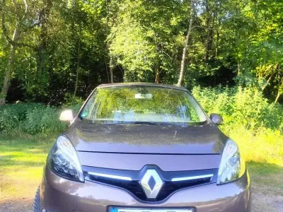 Gebraucht Renault Scénic Initiale Paris 132 PS (97 kW) 2014 Van / Kleinbus
