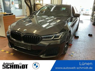Gebraucht BMW 530 M Sport 286 PS (210 kW) 2023 Sophistograu brillanteffekt Kombi