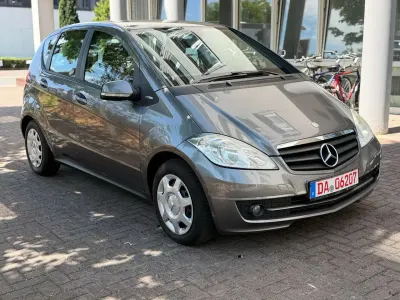 Gebraucht Mercedes A160 95 PS (69 kW) 2011 Mountaingrau  met. Kleinwagen